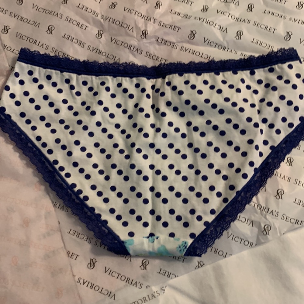 Victoria Secret - Picture 7 of 9